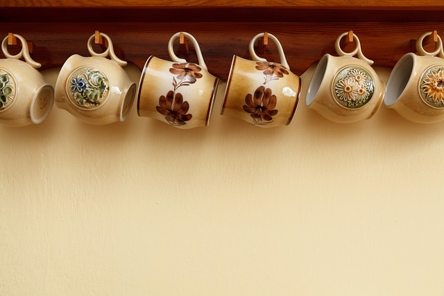 CROCKERY SHELF